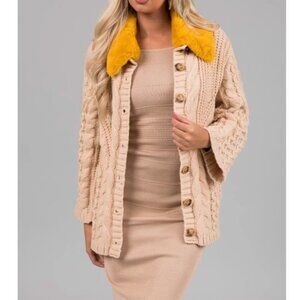Davi & Dani Beige Cable Knit Cardigan W/ Detachable Yellow Faux Fur Collar Small